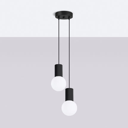 Suspension Halo 2 globes en grappe noire, vue en situation sur fond clair