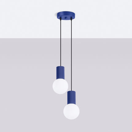 Suspension Halo 2 globes en grappe outremer, vue en situation sur fond clair