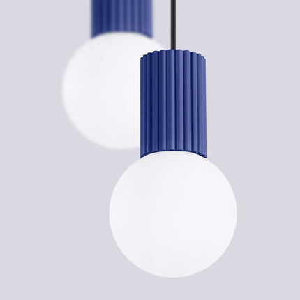 Suspension Halo 2 globes en grappe outremer, packshot de trois quarts