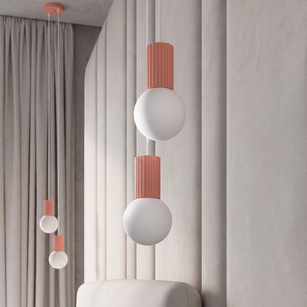Suspension Halo 2 globes en grappe pêche dans un intérieur contemporain