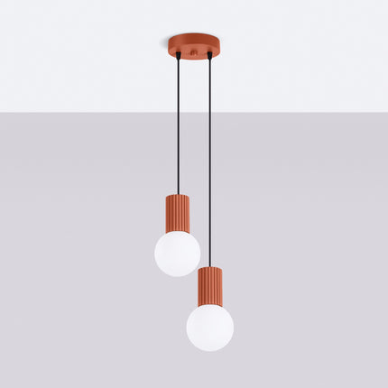 Suspension Halo 2 globes en grappe rouge ocre, vue en situation sur fond clair