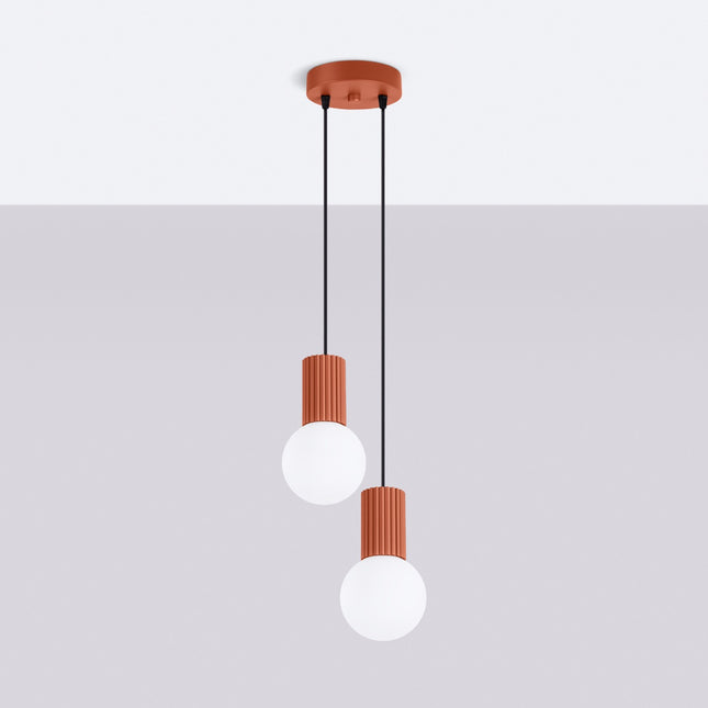 Suspension Halo 2 globes en grappe rouge ocre, vue en situation sur fond clair