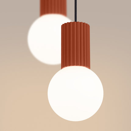 Suspension Halo 2 globes en grappe rouge ocre, vue de détail du globe