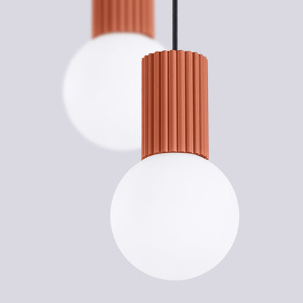 Suspension Halo 2 globes en grappe rouge ocre, packshot de trois quarts
