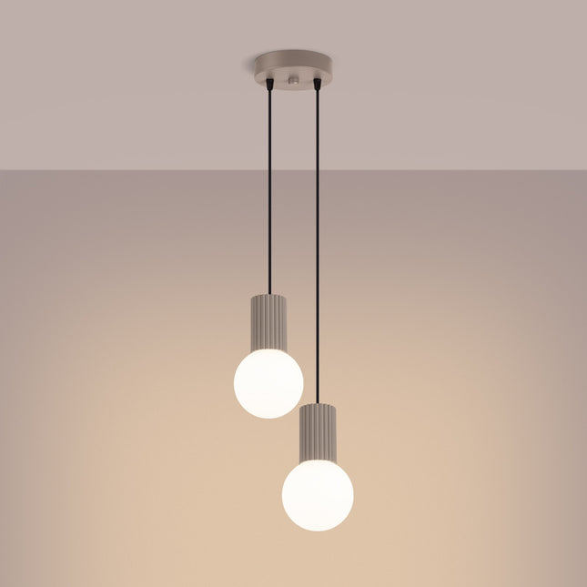 Suspension Halo 2 globes en grappe taupe, lumière allumée, diffusion du verre opalin