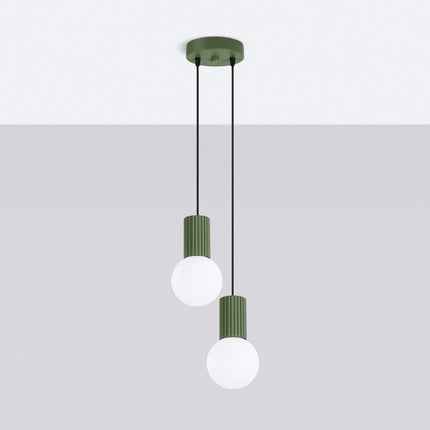 Suspension Halo 2 globes en grappe vert olive, vue en situation sur fond clair