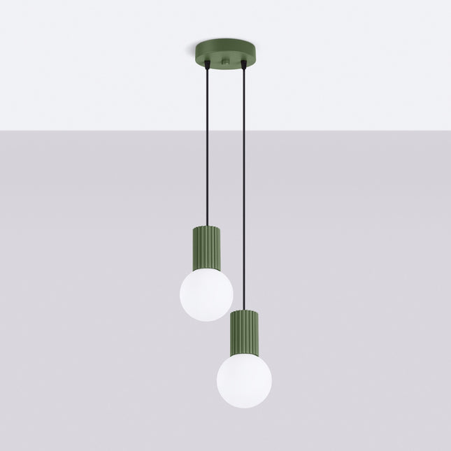 Suspension Halo 2 globes en grappe vert olive, vue en situation sur fond clair
