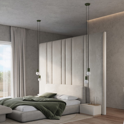 Suspension Halo 2 globes en grappe vert olive au-dessus d'un îlot de cuisine