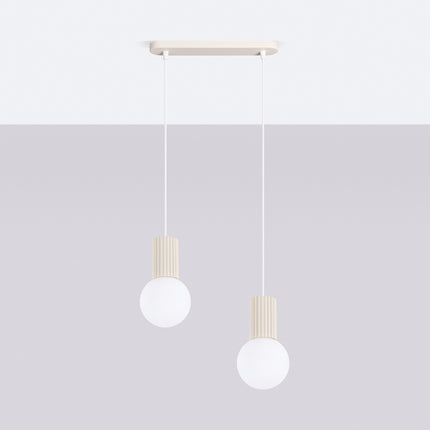 Suspension Halo 2 globes sur barre beige, vue en situation sur fond clair