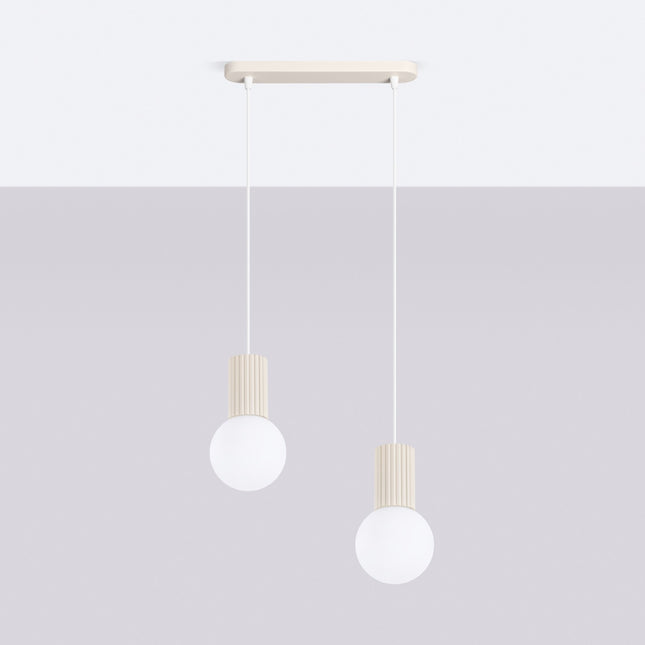 Suspension Halo 2 globes sur barre beige, vue en situation sur fond clair