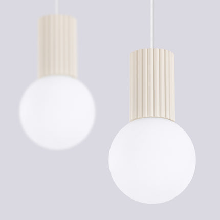 Suspension Halo 2 globes sur barre beige, packshot de trois quarts