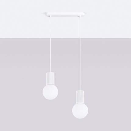 Suspension Halo 2 globes sur barre blanche, vue en situation sur fond clair
