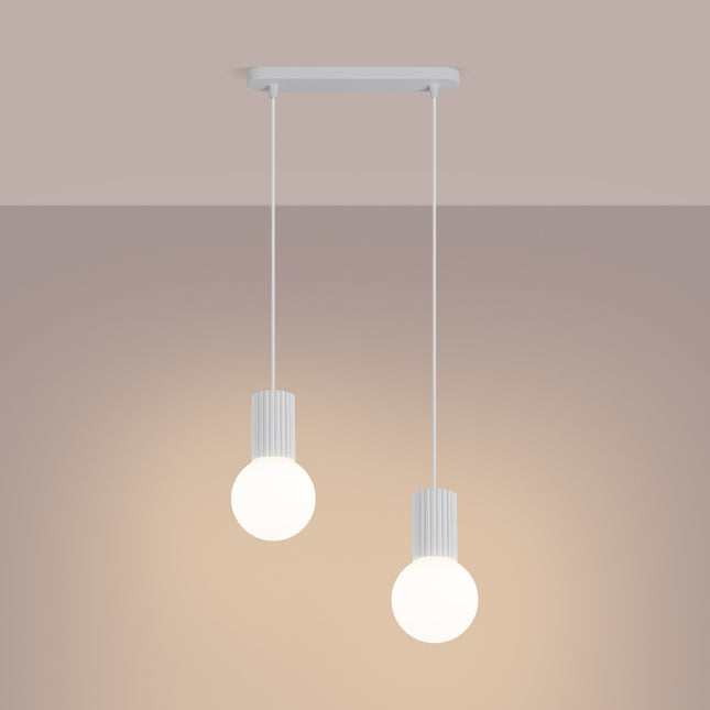 Suspension Halo 2 globes sur barre blanche, lumière allumée, diffusion du verre opalin