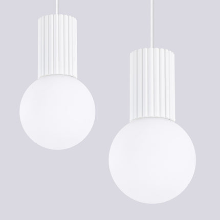 Suspension Halo 2 globes sur barre blanche, packshot de trois quarts