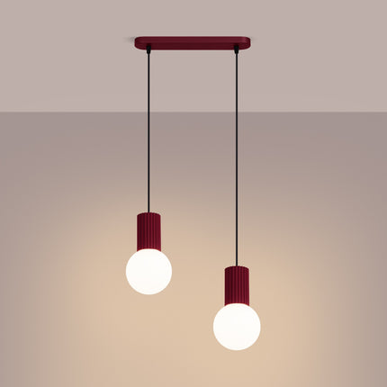 Suspension Halo 2 globes sur barre bordeaux, lumière allumée, diffusion du verre opalin