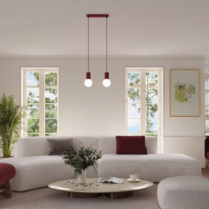 Suspension Halo 2 globes sur barre bordeaux au-dessus d'une table à manger