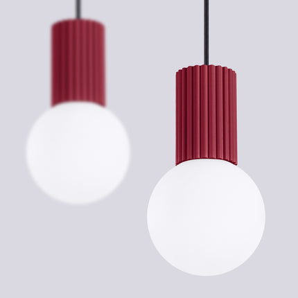 Suspension Halo 2 globes sur barre bordeaux, packshot de trois quarts