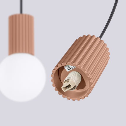 Suspension Halo 2 globes sur barre moka, détail du cylindre nervuré