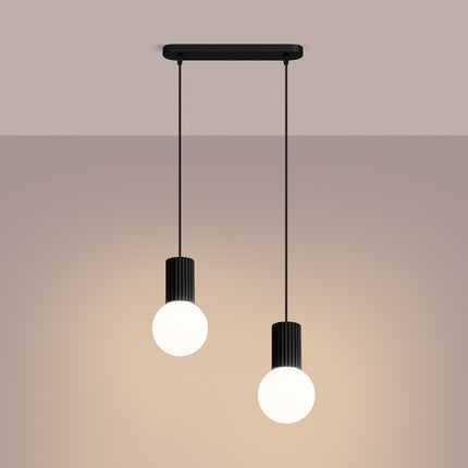 Suspension Halo 2 globes sur barre noire, lumière allumée, diffusion du verre opalin