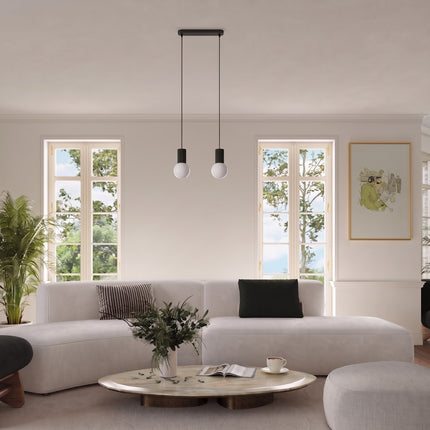Suspension Halo 2 globes sur barre noire au-dessus d'une table à manger