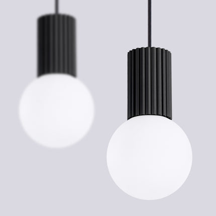 Suspension Halo 2 globes sur barre noire, packshot de trois quarts