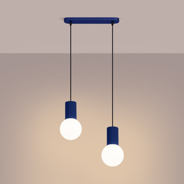 Suspension Halo 2 globes sur barre outremer, lumière allumée, diffusion du verre opalin