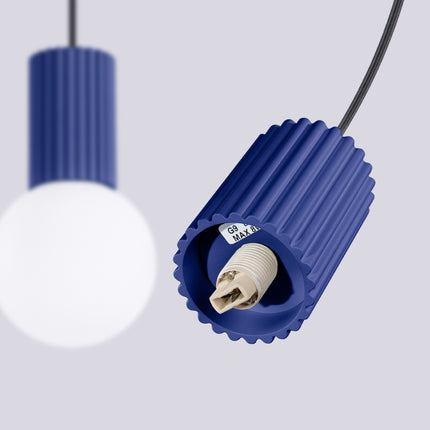 Suspension Halo 2 globes sur barre outremer, détail du cylindre nervuré