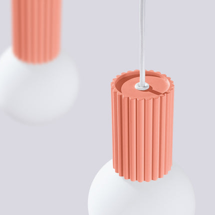 Suspension Halo 2 globes sur barre pêche sur fond coloré, vue de trois quarts