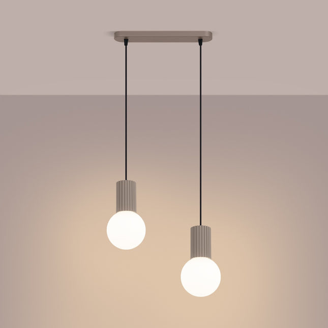 Suspension Halo 2 globes sur barre taupe, lumière allumée, diffusion du verre opalin