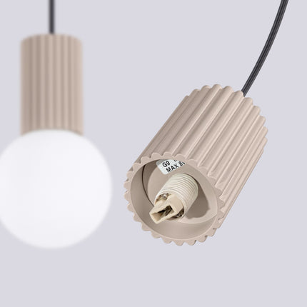 Suspension Halo 2 globes sur barre taupe, détail du cylindre nervuré
