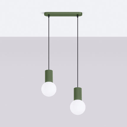 Suspension Halo 2 globes sur barre vert olive, vue en situation sur fond clair