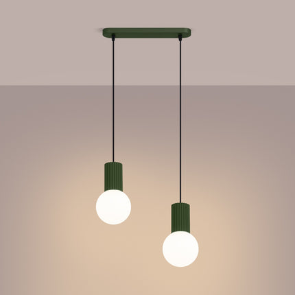 Suspension Halo 2 globes sur barre vert olive, lumière allumée, diffusion du verre opalin