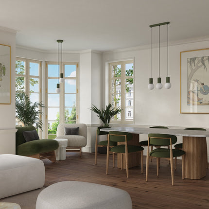 Suspension Halo 2 globes sur barre vert olive au-dessus d'un îlot de cuisine