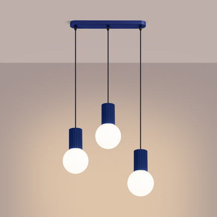 Suspension Halo 3 globes sur barre outremer, lumière allumée, diffusion du verre opalin