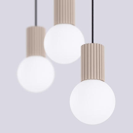 Suspension Halo 3 globes sur barre taupe, packshot de trois quarts