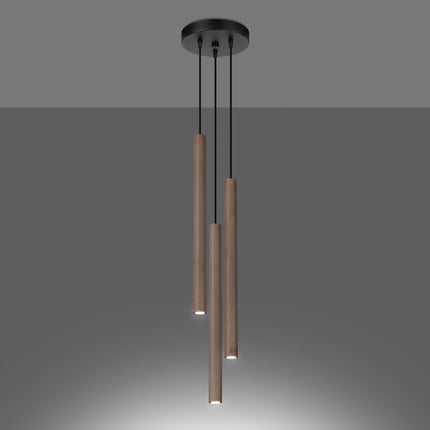Suspension Halo 3 bois naturel allumée, lumière chaude diffusée vers le bas dans un décor sombre