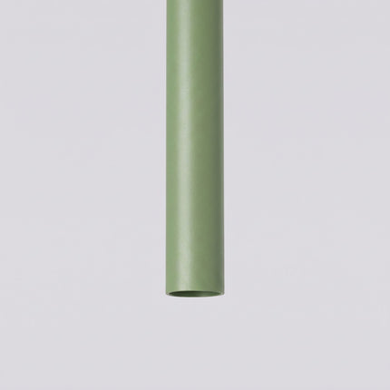 suspension halo 3 tubes étagés vert sauge en acier, vue de détail