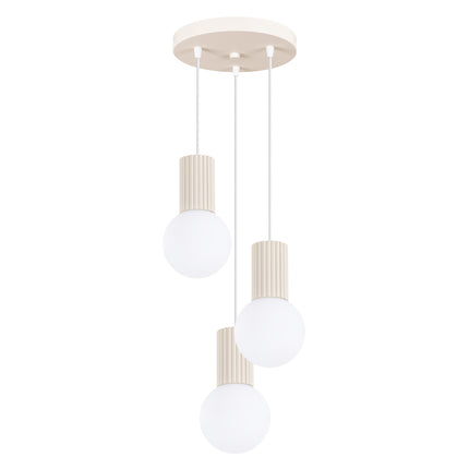 Suspension Halo 3P Beige, luminaire 3 globes verre opalin et aluminium beige mat nervuré, packshot studio fond blanc