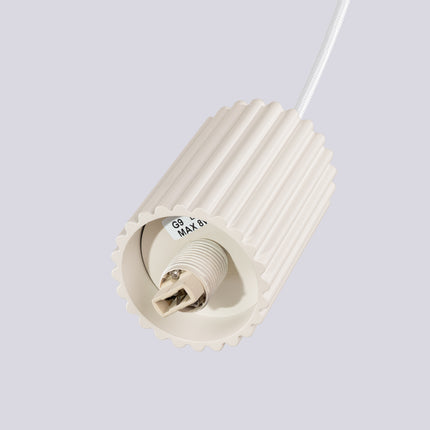 Suspension Halo 3P Beige, luminaire 3 globes verre opalin et aluminium beige mat nervuré, lumiere allumee en ambiance
