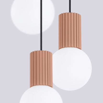 Suspension Halo 3P Moka, luminaire 3 globes verre opalin et aluminium moka nervuré, vue de face suspendue