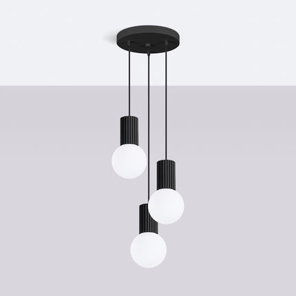 Suspension Halo 3P Noire, luminaire 3 globes verre opalin et aluminium noir mat nervuré, vue d'ensemble