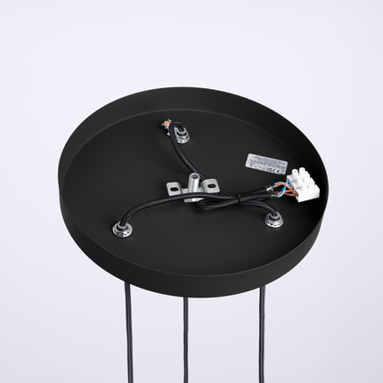 Suspension Halo 3P Noire, luminaire 3 globes verre opalin et aluminium noir mat nervuré, vue en contre-plongee