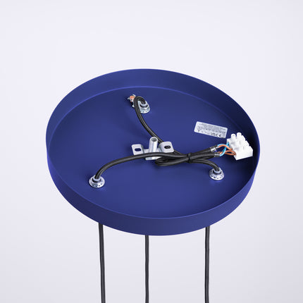 Suspension Halo 3P Outremer, luminaire 3 globes verre opalin et aluminium nervuré bleu outremer, vue en contre-plongee