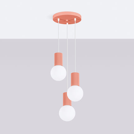 Suspension Halo 3P Pêche, luminaire 3 globes verre opalin et aluminium nervuré pêche, vue d'ensemble