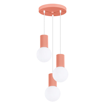 Suspension Halo 3P Pêche, luminaire 3 globes verre opalin et aluminium nervuré pêche, packshot studio fond blanc