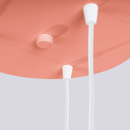 Suspension Halo 3P Pêche, luminaire 3 globes verre opalin et aluminium nervuré pêche, detail du cable et du plafonnier