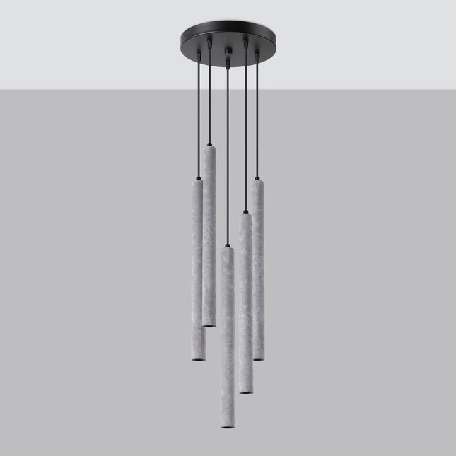 Suspension Halo 5 tubes en béton brut allumée, ampoules G9 visibles en cascade