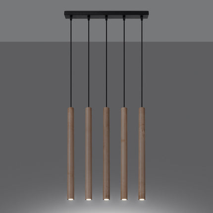 Suspension Halo 5 bois naturel allumée, lumière chaude diffusée vers le bas dans un décor sombre