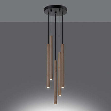 Suspension Halo 5 bois naturel allumée, lumière chaude diffusée vers le bas dans un décor sombre