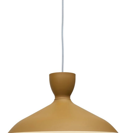 Suspension Hanover moutarde en situation dans un salon contemporain